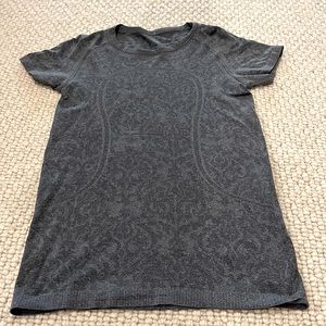 Lululemon short sleeve top
